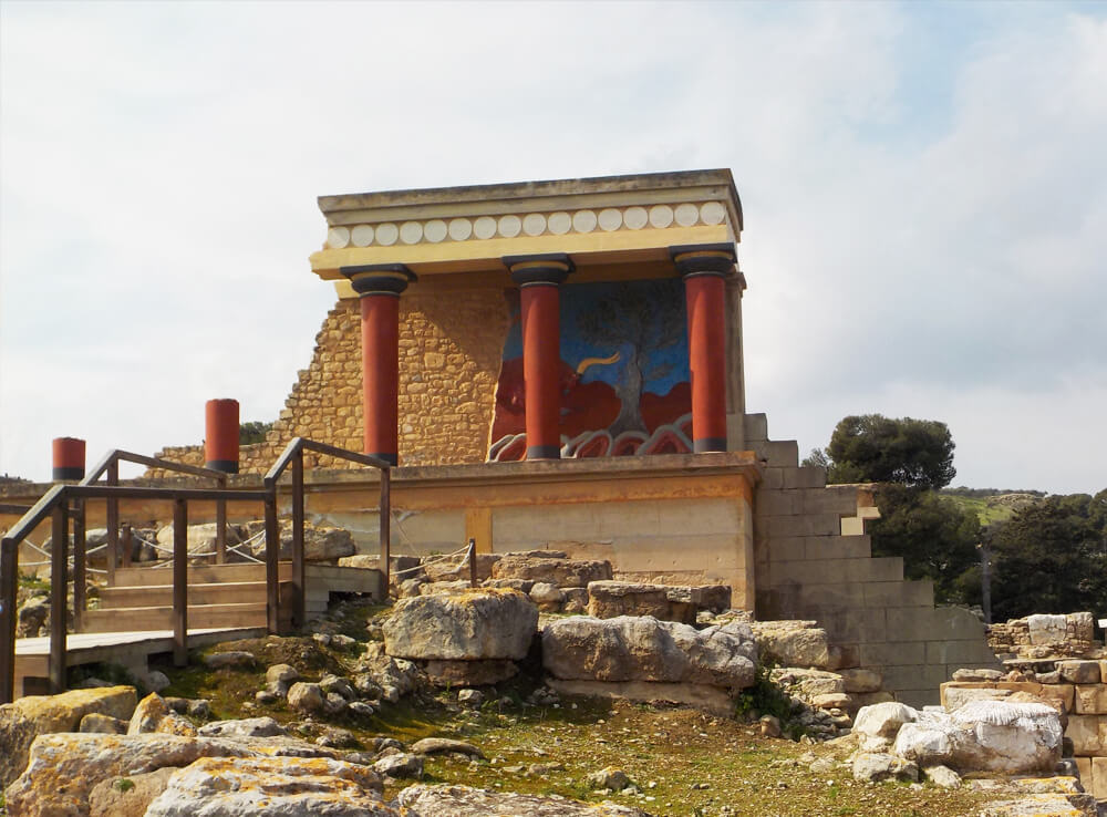 Knossos, Beach Getaway and a short city tour of Heraklion (6 -7 hrs)
